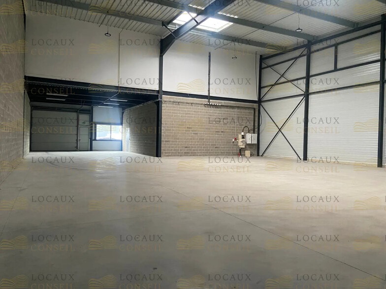 Flex in Argenteuil for lease - Interior Photo - Image 3 of 5