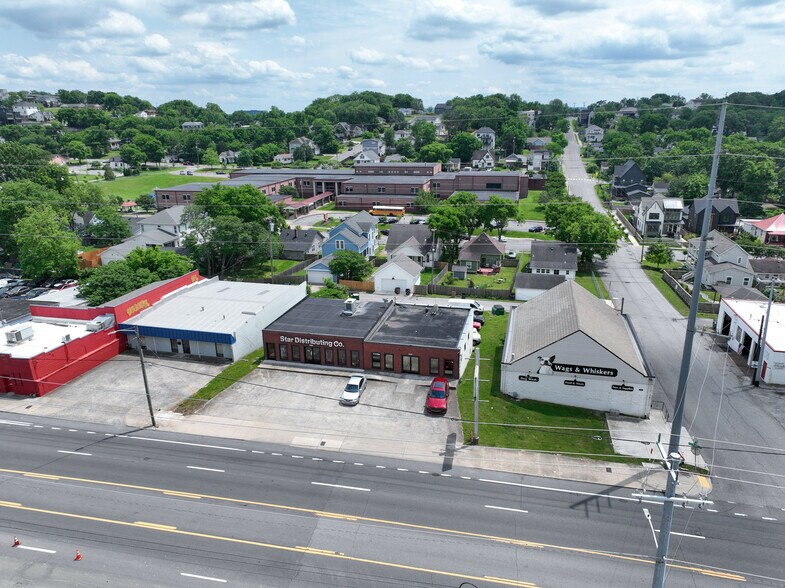 3729 Charlotte Ave, Nashville, TN à louer - Photo du bâtiment - Image 1 de 6