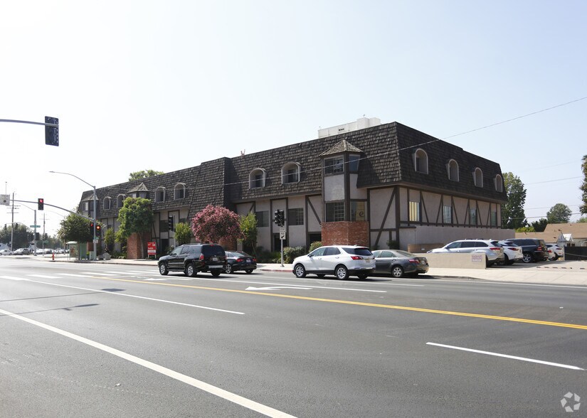 1405 N San Fernando Blvd, Burbank, CA for lease - Primary Photo - Image 3 of 9