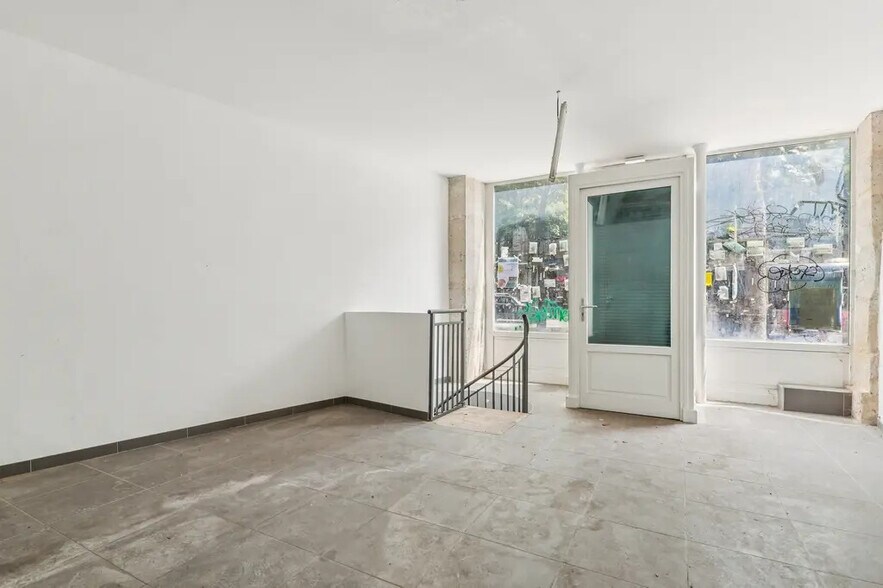 Retail in Paris for lease - Interior Photo - Image 1 of 7