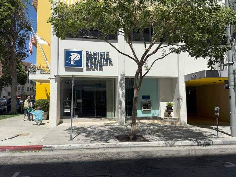 190-192 N Canon Dr, Beverly Hills, CA for lease - Building Photo - Image 2 of 3