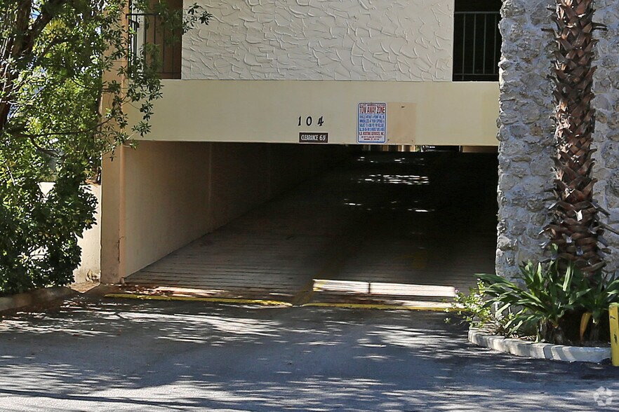 104 Crandon Blvd, Key Biscayne, FL à louer - Photo du bâtiment - Image 3 de 15
