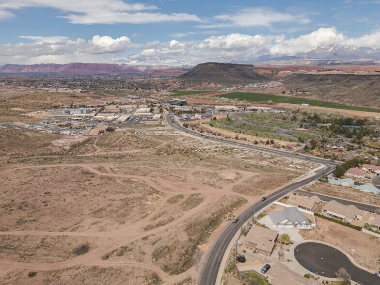 1161 Dixie Dr, St George, UT à vendre - Photo du bâtiment - Image 2 de 4