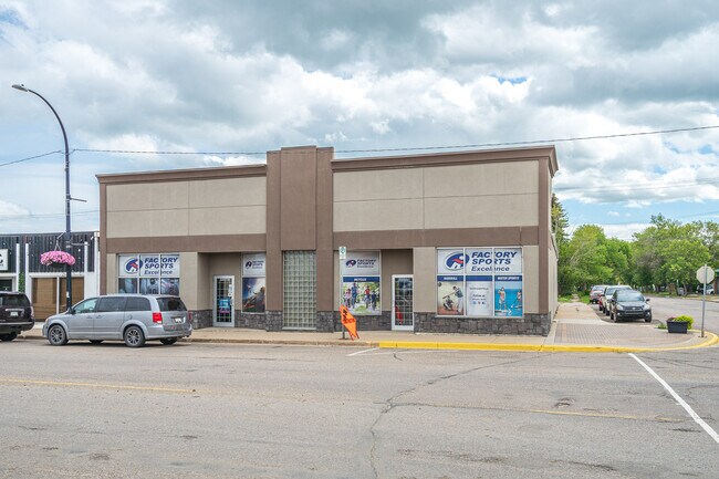 Plus de détails pour 4901 49 ave, Lloydminster, SK - Commerce de détail à vendre