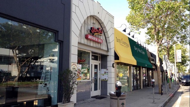 Plus de détails pour 11674-11678 San Vicente Blvd, Los Angeles, CA - Commerce de détail à louer