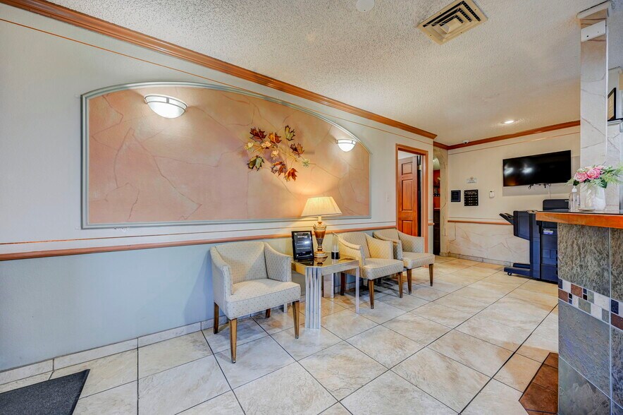 311 W 24th St, Pueblo, CO à vendre - Photo du bâtiment - Image 2 de 71