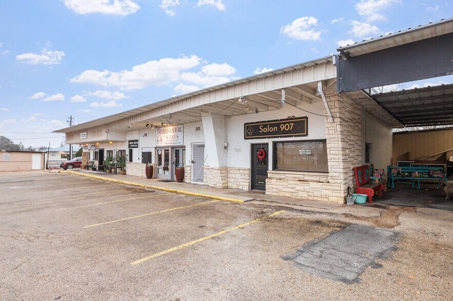905 E Main St, Fredericksburg, TX à vendre - Photo du bâtiment - Image 3 de 26