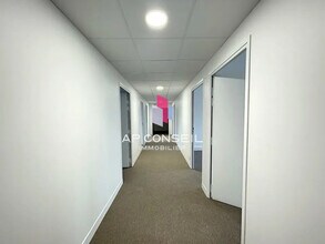 Bureau dans Montigny-le-Bretonneux à vendre Photo intérieure- Image 2 de 3