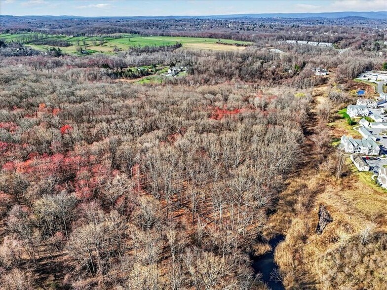 228 Mahopac Ave, Yorktown Heights, NY for sale - Building Photo - Image 3 of 10