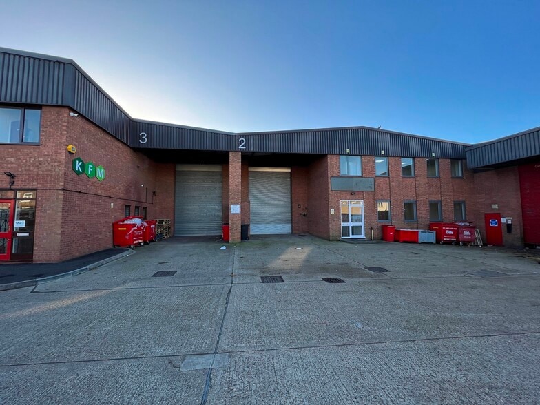 Pitlake, Croydon for lease - Building Photo - Image 3 of 7