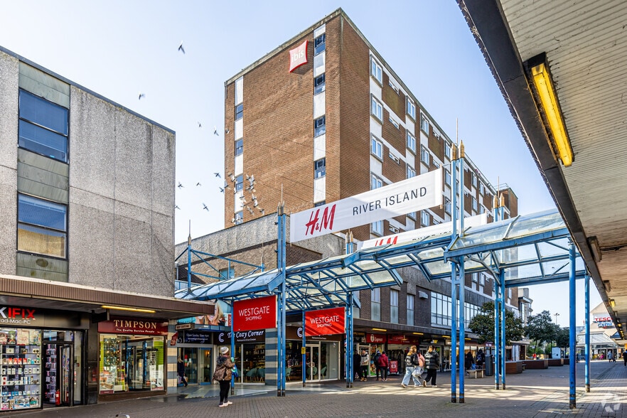 Queensway, Stevenage for lease - Primary Photo - Image 1 of 3