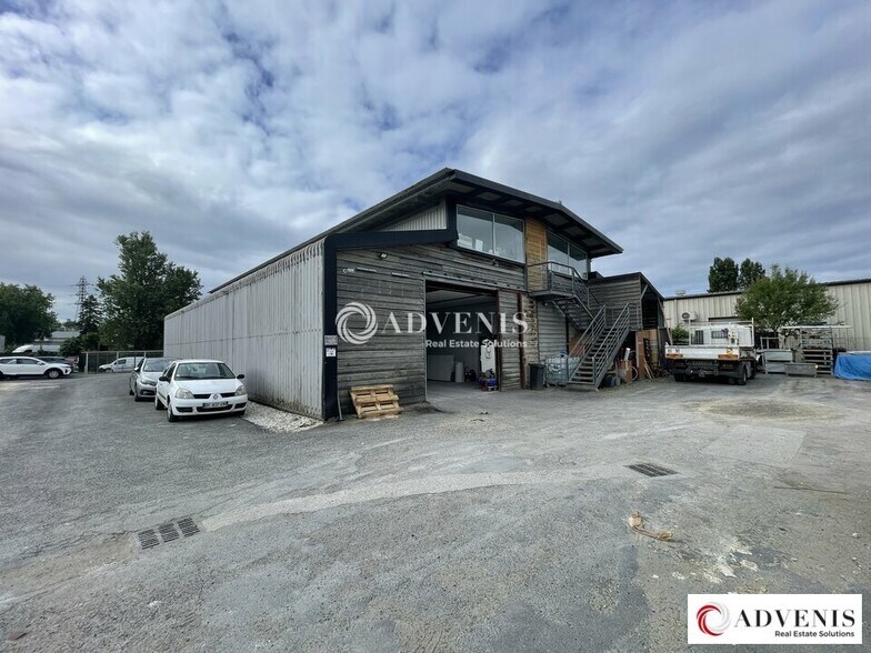 Local d'activités dans Floirac à vendre - Photo du bâtiment - Image 2 de 8