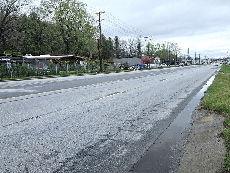 1710 Spartanburg Hwy, Hendersonville, NC for sale - Building Photo - Image 2 of 6