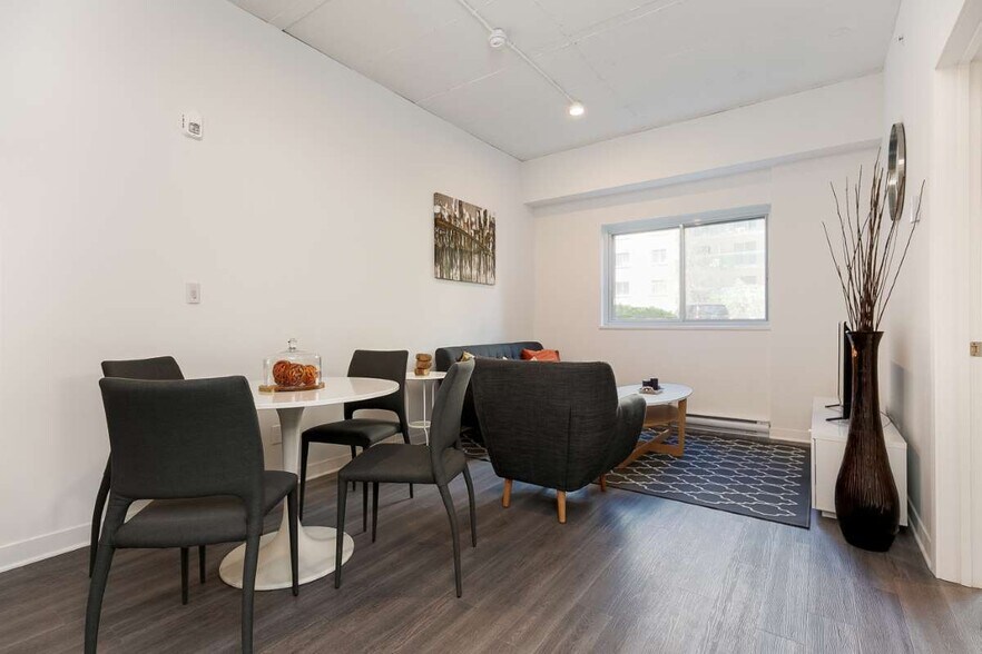 2525 Boul Cavendish, Montréal, QC for lease - Building Photo - Image 3 of 15