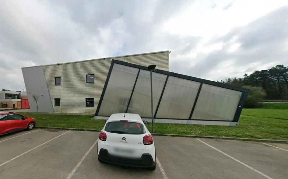 Flex in Noyal-sur-Vilaine for lease - Building Photo - Image 2 of 2