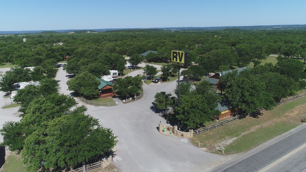 4586 S Highway 281, Mineral Wells, TX à louer - Photo du bâtiment - Image 2 de 7