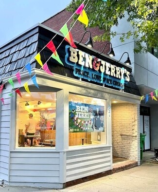 More details for 87 E Main St, Riverhead, NY - Retail for Sale