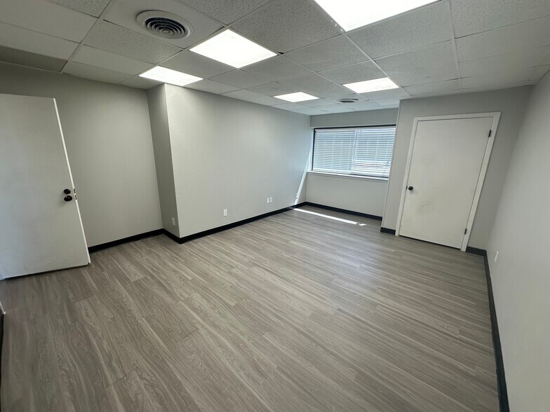 6525 Midway Rd, Haltom City, TX à louer - Photo du bâtiment - Image 3 de 10