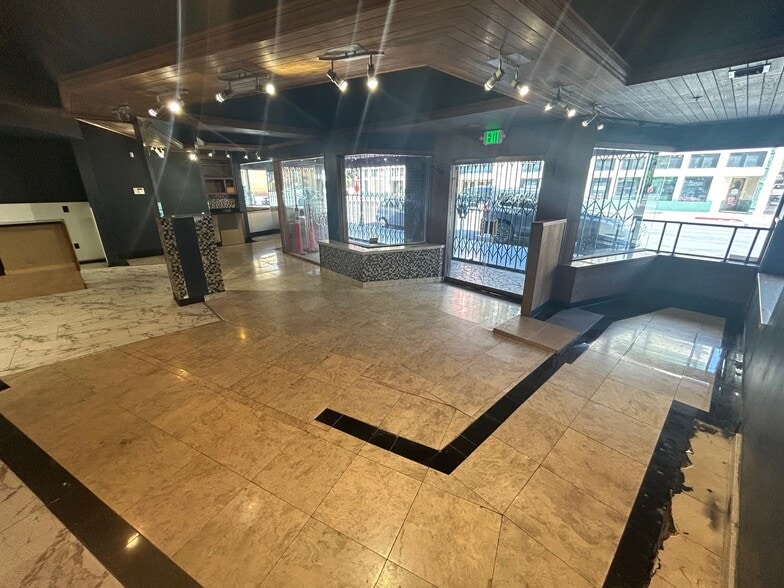 25 2nd St, Reno, NV à louer - Photo du bâtiment - Image 2 de 10