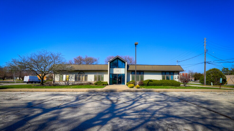 1234 N Water St, Decatur, IL à vendre - Photo du bâtiment - Image 1 de 15