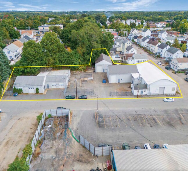 81 Macondray St, Cumberland, RI for sale - Primary Photo - Image 1 of 8