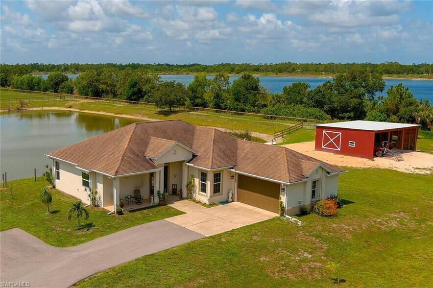 2310 70th Ave NE, Naples, FL à vendre - Photo du bâtiment - Image 1 de 8