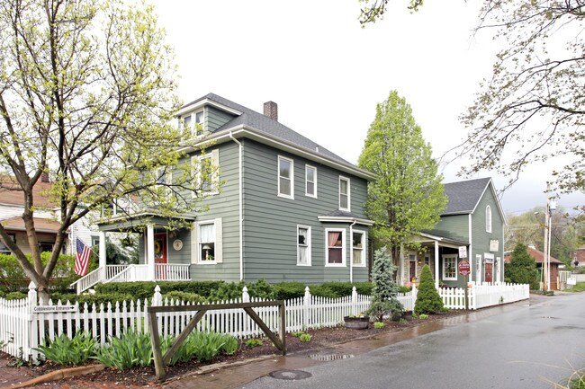 Plus de détails pour 803 S Main St, Saint Charles, MO - Commerce de détail à vendre