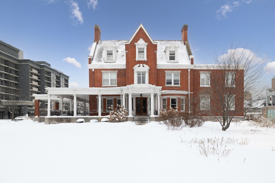 566 East Ave, Rochester, NY à vendre - Photo du bâtiment - Image 2 de 48