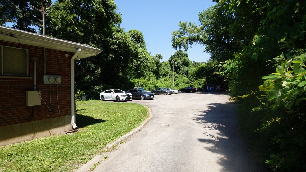 1209 Chambers Rd, Ferguson, MO à vendre - Photo du bâtiment - Image 2 de 16