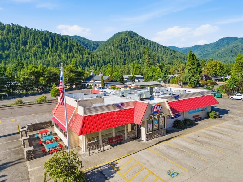 47720 Or-58 Hwy, Oakridge, OR for sale - Building Photo - Image 1 of 28
