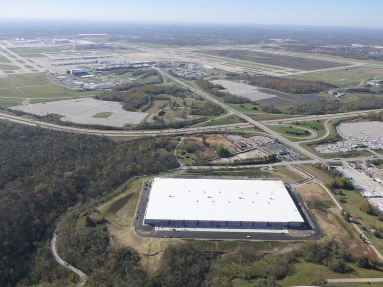 2960 Riverview Dr, Hebron, KY à louer - Photo du bâtiment - Image 2 de 6