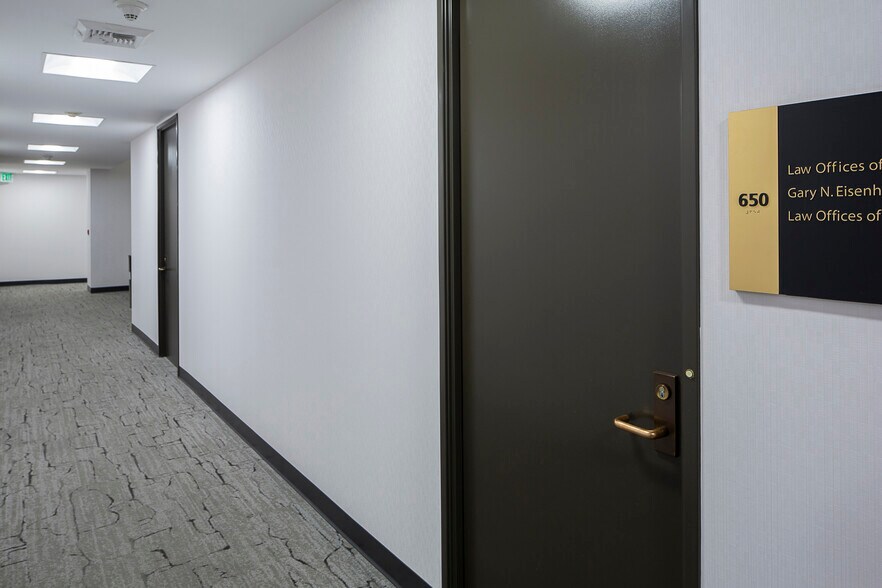 16130 Ventura Blvd, Encino, CA à louer - Photo du bâtiment - Image 3 de 5