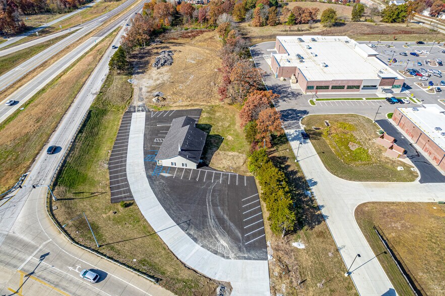 5609 E Saint Charles Rd, Columbia, MO à vendre - Photo du bâtiment - Image 2 de 25