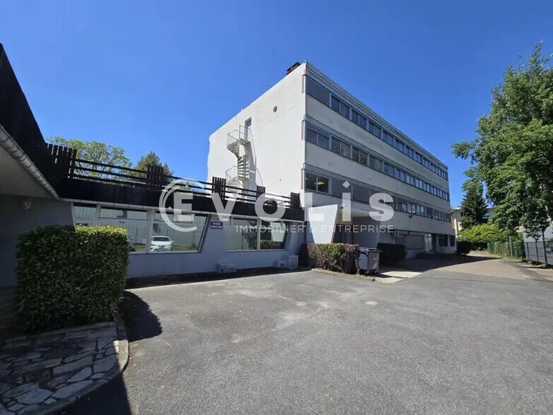 Flex in Igny for lease - Building Photo - Image 1 of 8