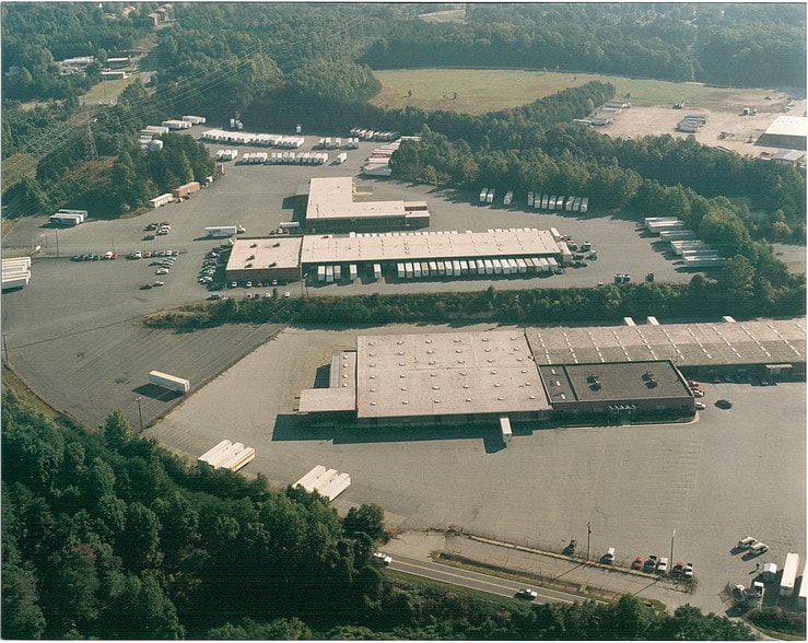 900 VC Dr, Martinsville, VA à louer - Photo du bâtiment - Image 1 de 5