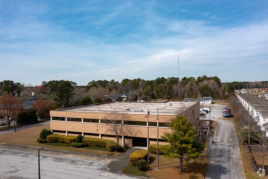 4000 Dr Martin Luther King Jr Blvd, New Bern, NC à louer - Photo du bâtiment - Image 2 de 7