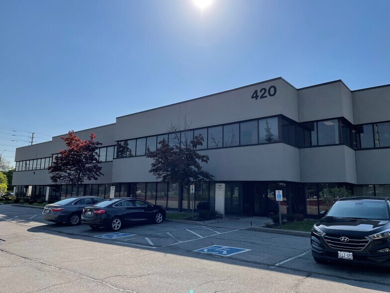 420 Britannia Rd E, Mississauga, ON à louer - Photo du bâtiment - Image 2 de 3