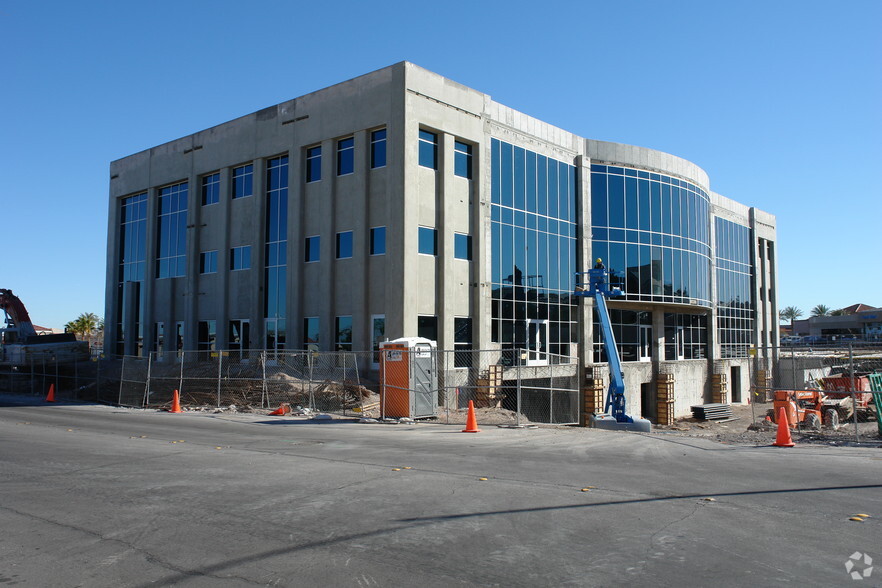 2705 W Horizon Ridge Pky, Henderson, NV for lease - Building Photo - Image 3 of 41