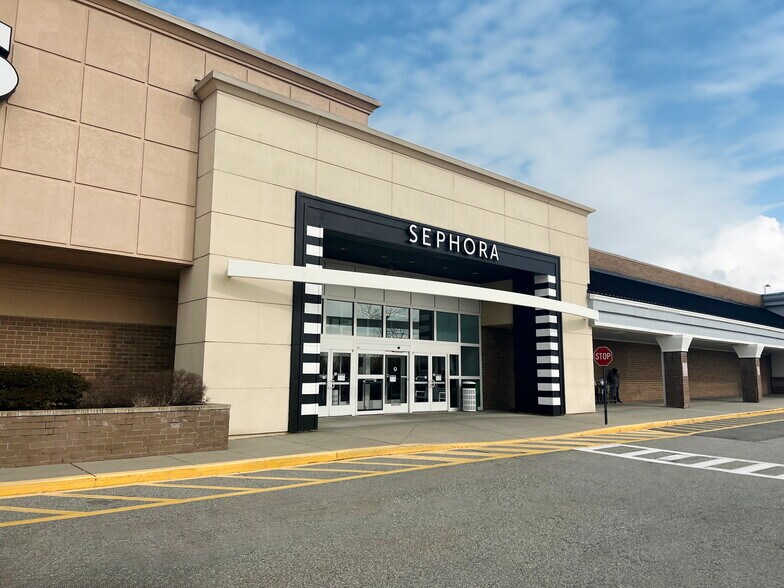 220 Route 12, Groton, CT à louer - Photo du bâtiment - Image 3 de 10