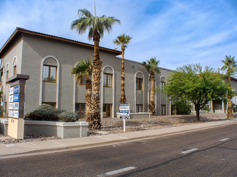 4710 E Falcon Dr, Mesa, AZ à louer - Photo du bâtiment - Image 2 de 11