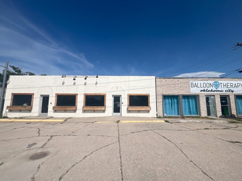7926 N May Ave, Oklahoma City, OK à louer - Photo du bâtiment - Image 1 de 53