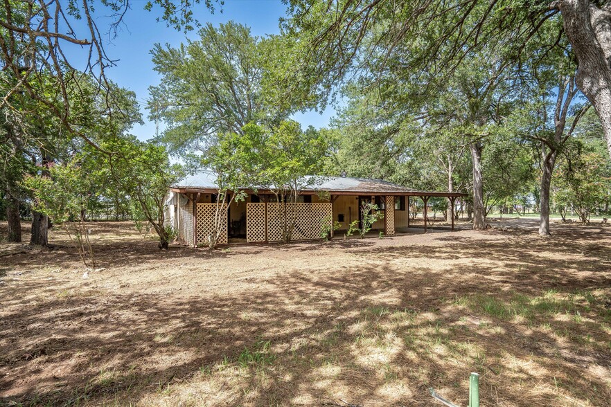 22 Chaparral Dr, Fredericksburg, TX à vendre - Photo du bâtiment - Image 2 de 27