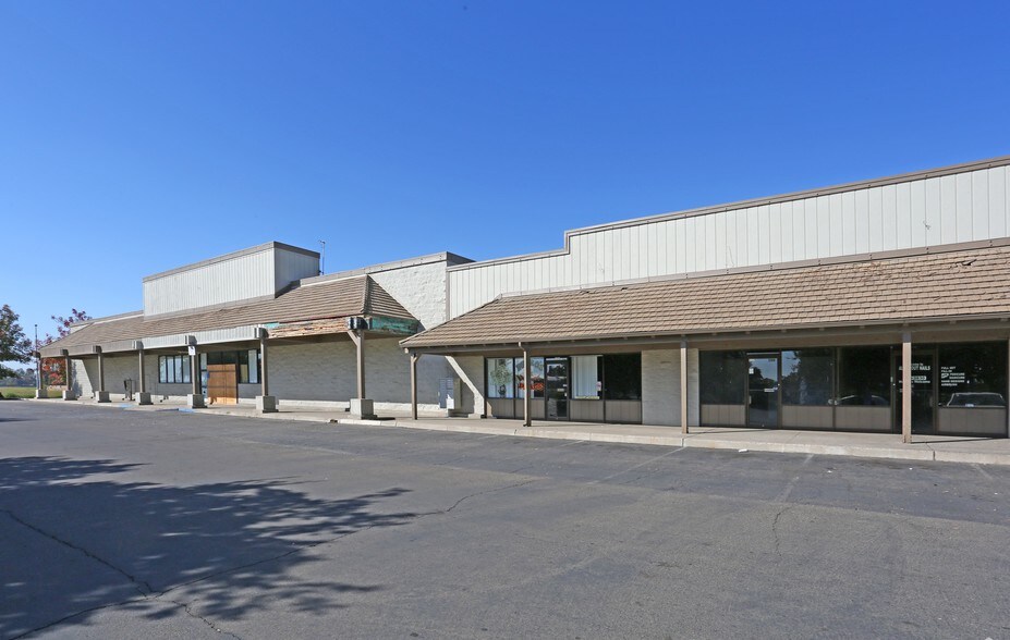 1702-1780 Robertson Blvd, Chowchilla, CA à louer - Photo du bâtiment - Image 2 de 15
