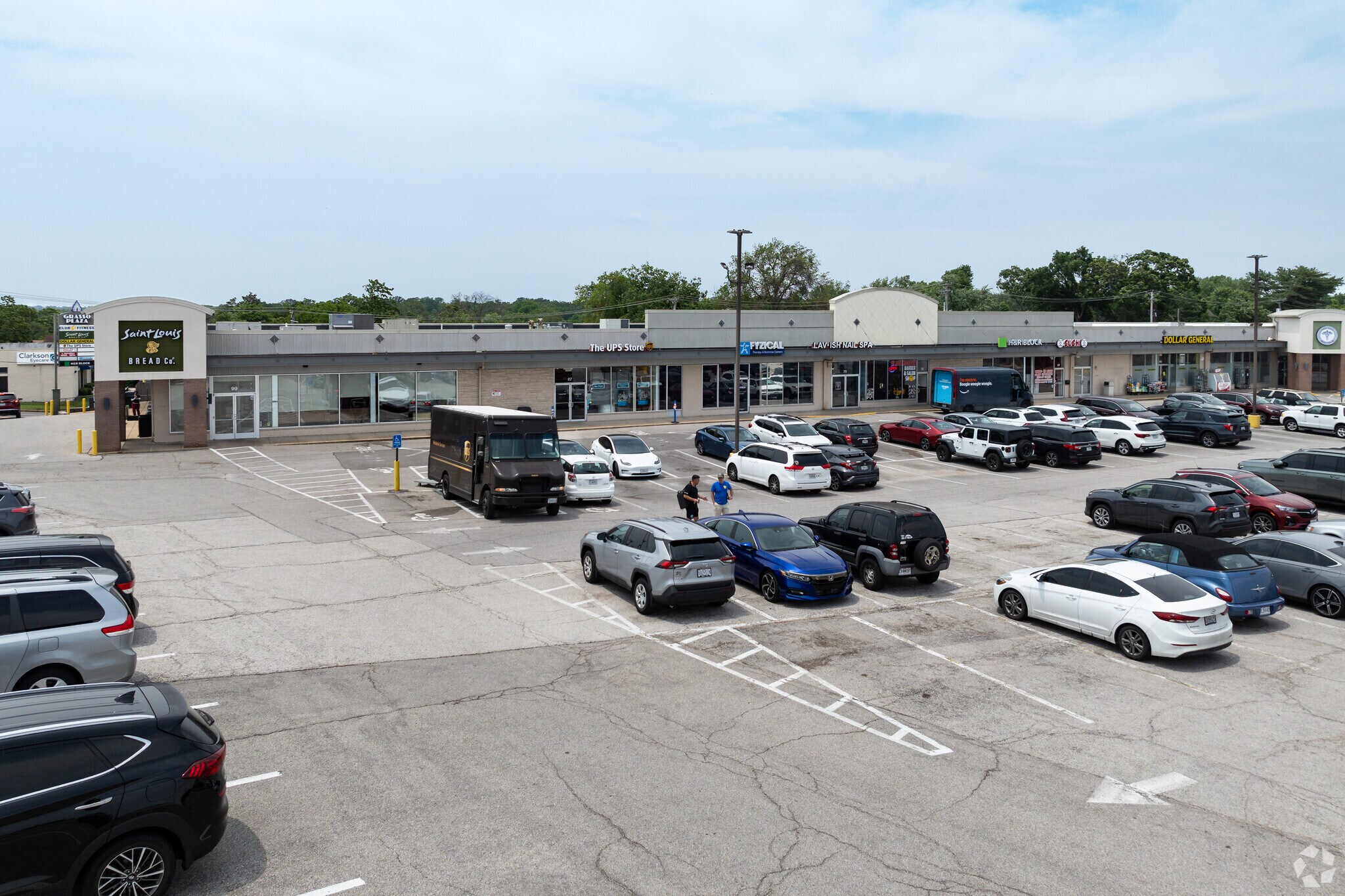27 Grasso Plz, Affton, MO for lease Primary Photo- Image 1 of 15