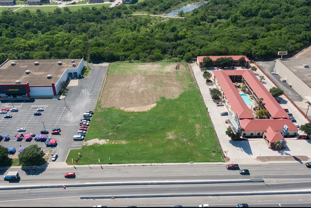 6813 NW Loop 410, San Antonio, TX à vendre Photo du bâtiment- Image 1 de 5
