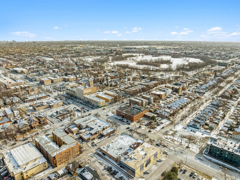 11 W Madison Ave, Oak Park, IL à vendre - Photo du bâtiment - Image 2 de 7