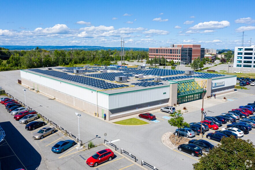 2175 Robertson Rd, Ottawa, ON à louer - Photo du bâtiment - Image 2 de 3