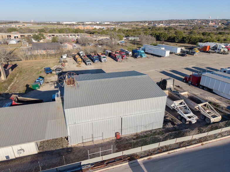 7765 Fm 482, New Braunfels, TX à louer - Photo du bâtiment - Image 2 de 14