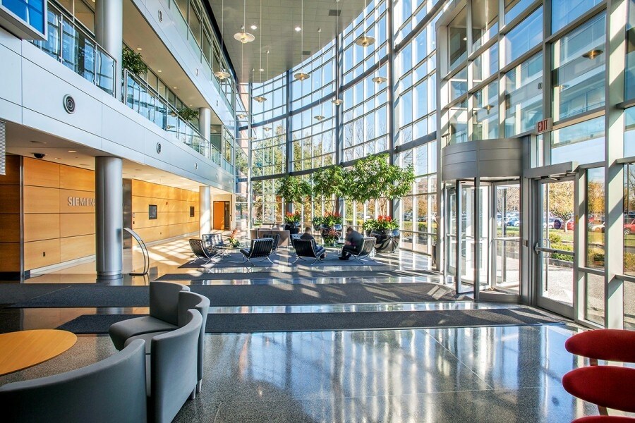 13640-13690 Riverport Dr, Maryland Heights, MO à vendre Photo principale- Image 1 de 10