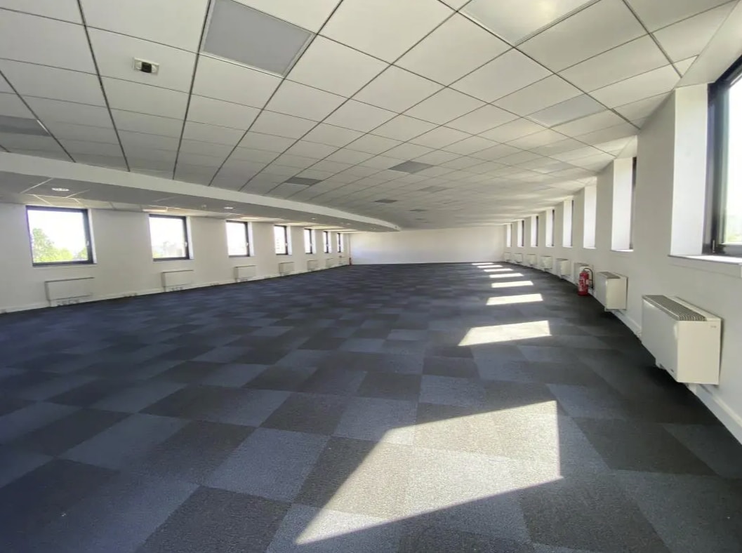 Office in Aubervilliers for lease Interior Photo- Image 1 of 8
